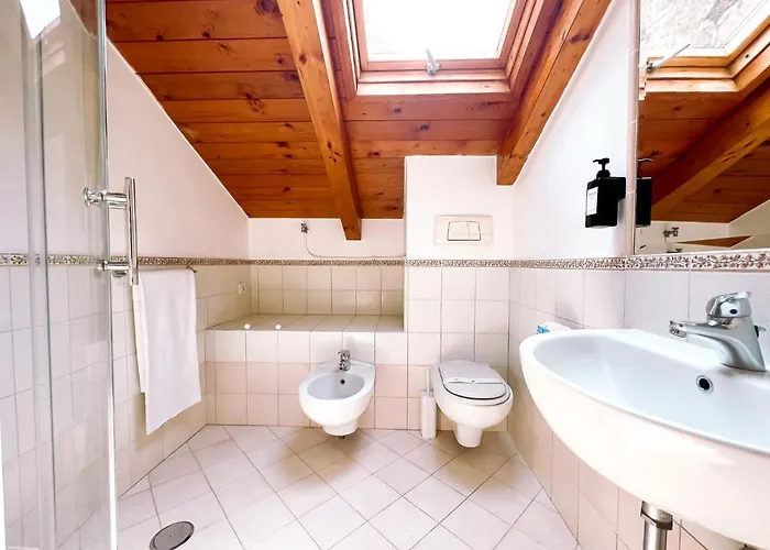 Residenza Ester بيت ضيافة 4*