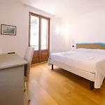Residenza Ester Affittacamere 4*